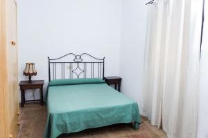 apartamentos-rurales-casa-rural-6-personas-castello-empuries-alt-emporda-girona-catalunya-habitacion-cama-doble-2