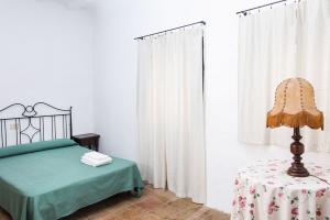 apartamentos-rurales-casa-rural-6-personas-castello-empuries-alt-emporda-girona-catalunya-habitacion-cama-doble